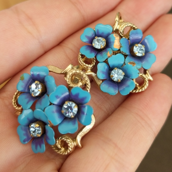 VTG. Avon Blue, Purple & Gold Tone & Blue RhinestoneFlower Clip On Earrings - Picture 8 of 13